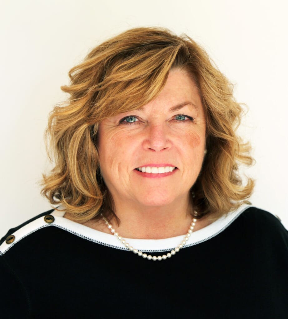 Lucy Holman headshot