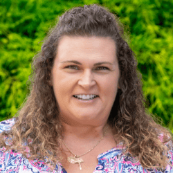 headshot of professor Lindsay Elliott